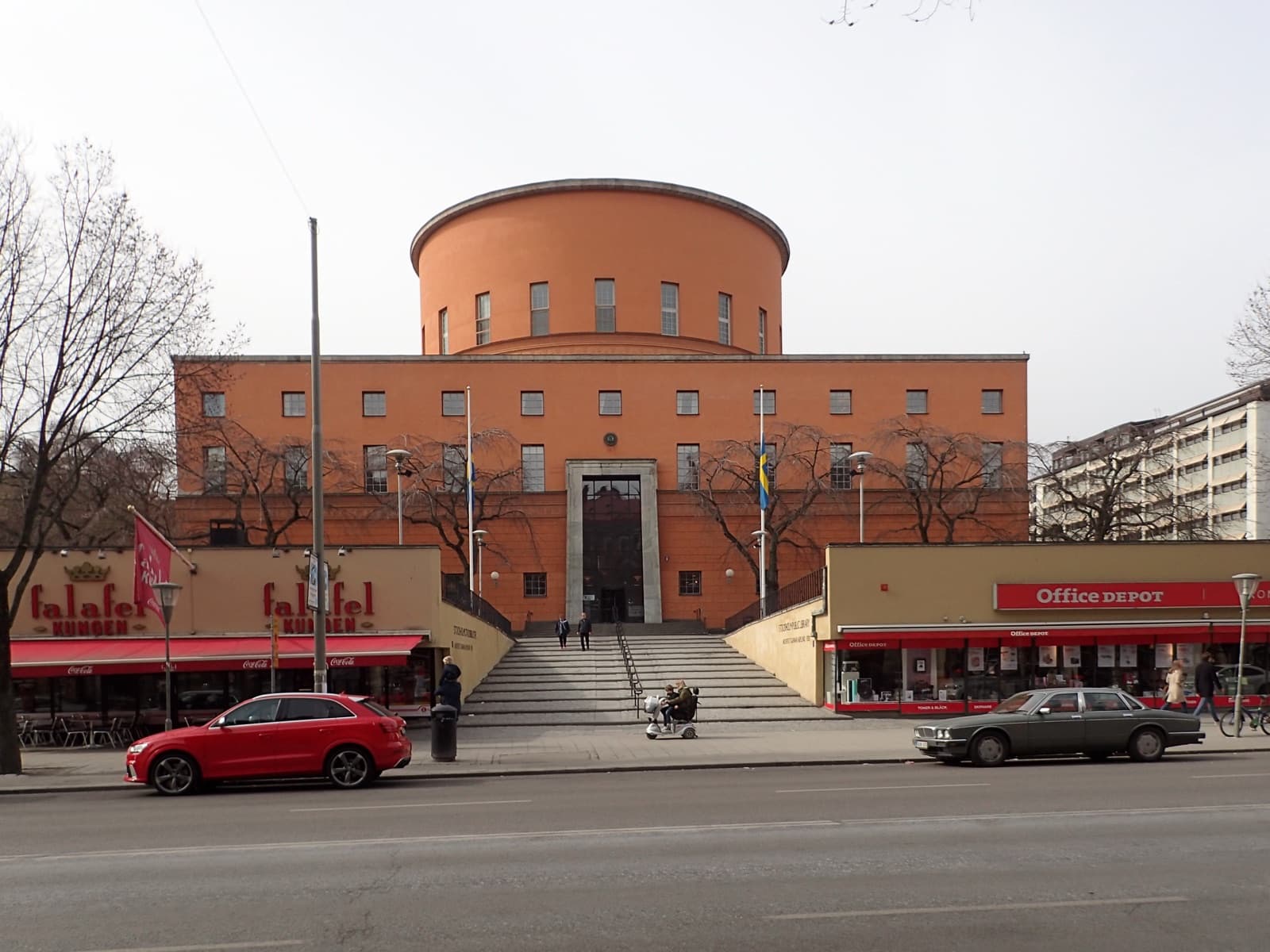 Stockholm Public Library (Stadsbiblioteket), Gunnar Asplund's orange cylindrical rotunda on Odengatan in Vasastan.