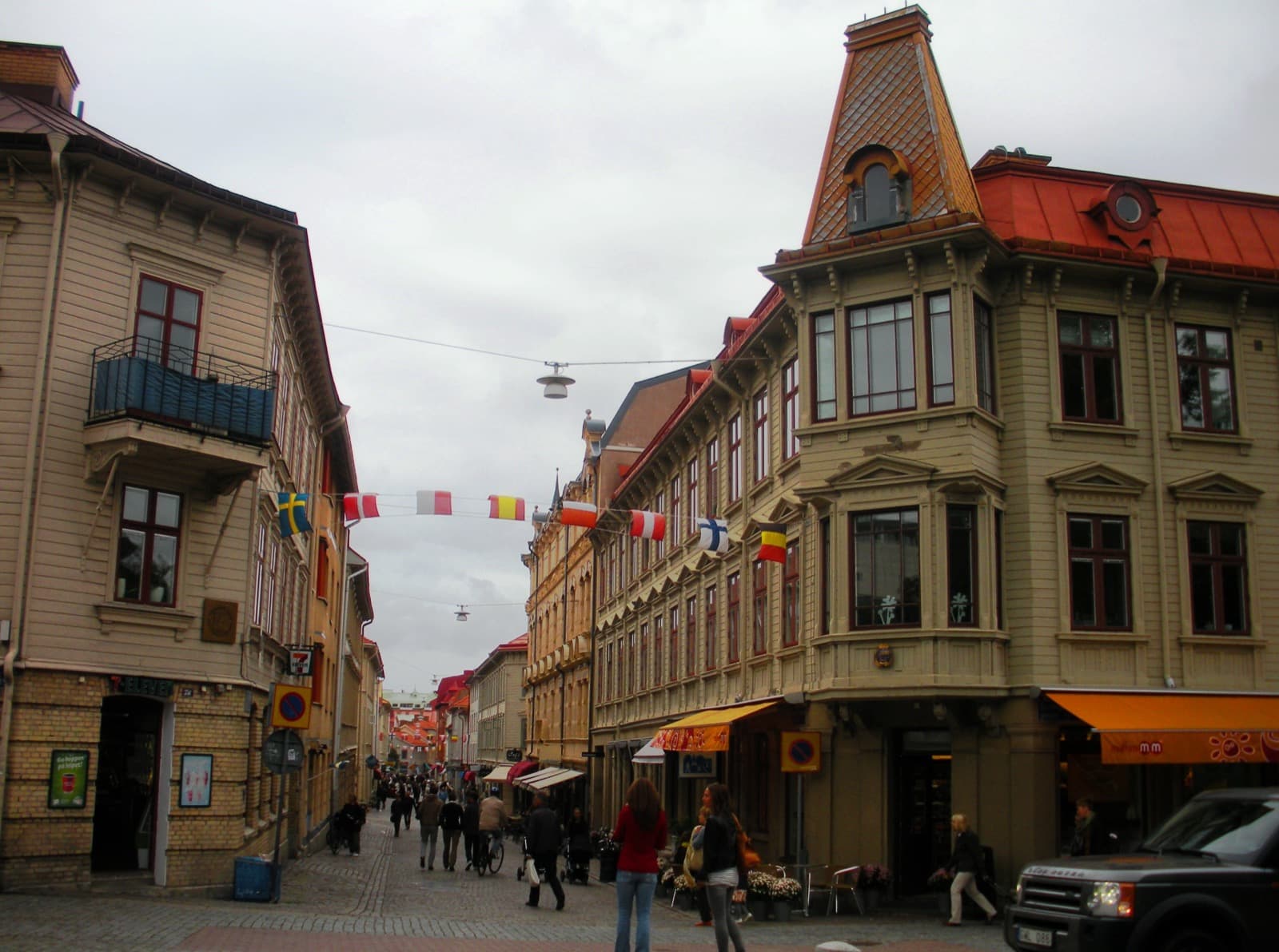 The cobbled Haga Nygata lined with 19th-century wooden landshövdingehus in the Haga district of Göteborg, Sweden.